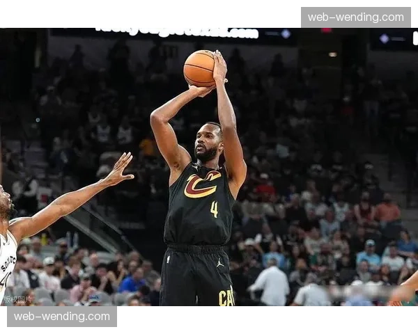 骑士阿伦20分6篮板莫布利17分13板 内线双塔合力统治禁区